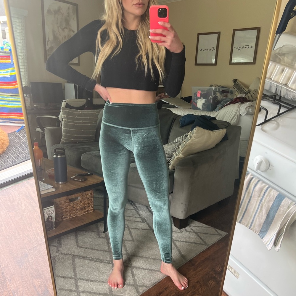 Beyond Yoga Velvet Leggings. NWOT. Size XS. Cute and comfy.